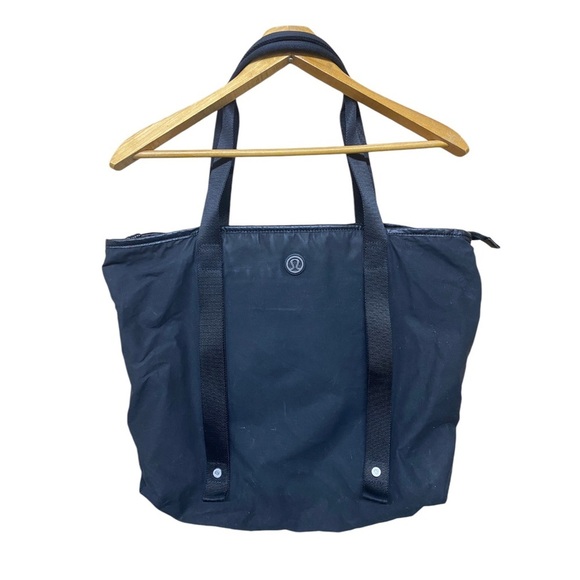 Lululemon Summer lovin Black nylon zipper closure tote - Picture 1 of 14